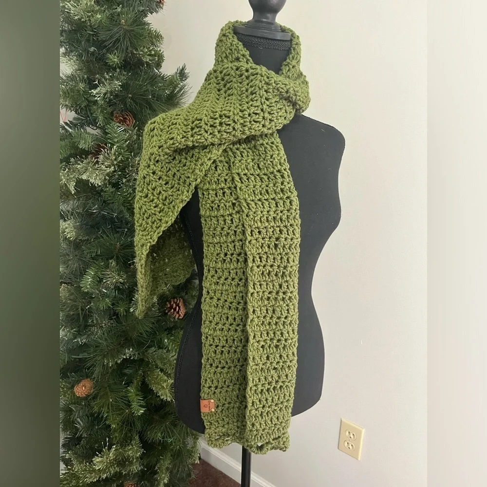 NWT Hunter Green Scarf, Extra Wide, Extra Long.